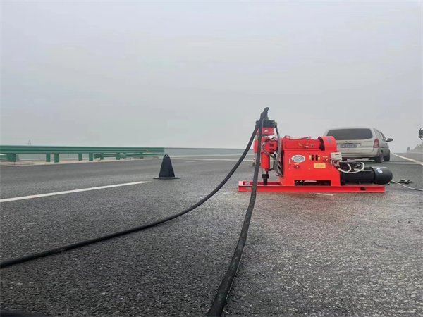 育才镇马路路基路面开裂下沉注浆加固灌浆