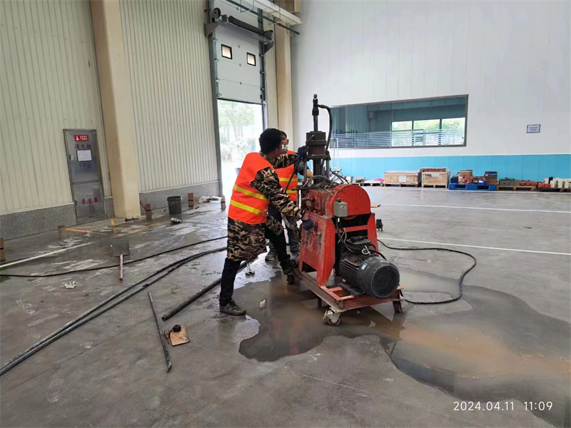 育才镇厂房地面下沉塌陷注浆加固施工